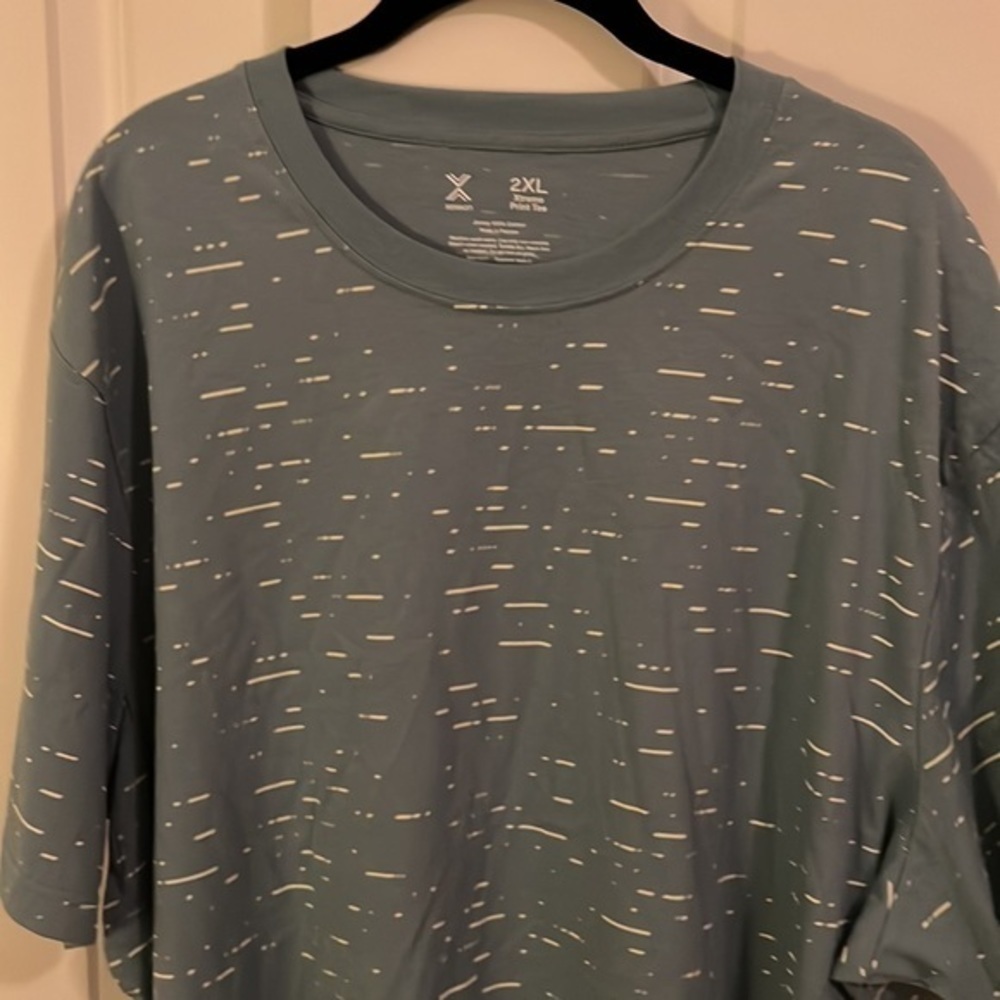 NWT Xersion Mens Crew Neck Short Sleeve T-Shirt Mens 2XL Light Blue Dash - Picture 2 of 7